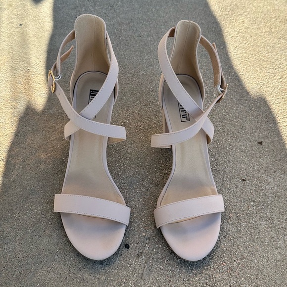 Women’s Heels - Picture 7 of 15